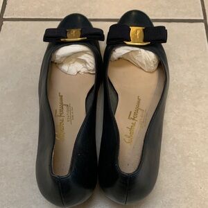Salvatore Ferragamo Black Leather Vara Bow Ballet Flats